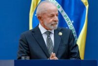 1. Presiden Lula menolak tarif AS dan tegaskan hak rakyat atas logam tanah jarang nasional. (Facebook.com @Lula)