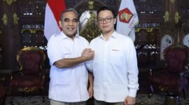 4. Sugiono bersama Dasco Ahmad dan jajaran Gerindra serukan loyalitas kader jelang pemerintahan baru Prabowo. (Dok. Partai Gerindra)